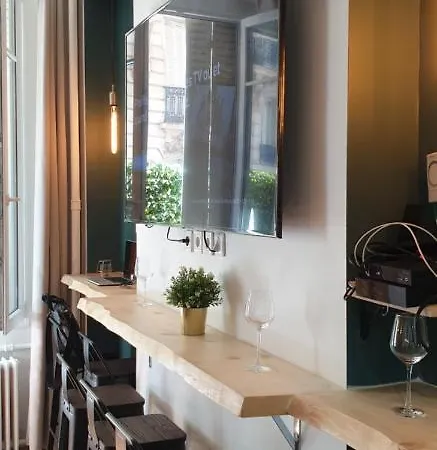 Beautiful Mini Loft Near Saint-lazare Apart Otel